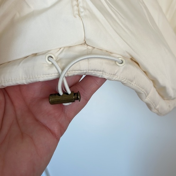 Chaps Ivory Puffer Vest. Size Medium - Picture 8 of 10